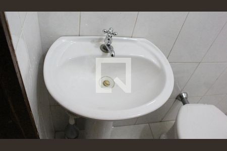 Casa à venda com 185m², 2 quartos e 2 vagasBanheiro inferior