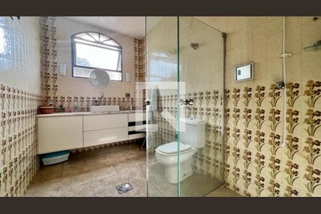 Casa à venda com 258m², 4 quartos e 2 vagas Casa à venda com 258m², 4 quartos e 2 vagasbanho 2