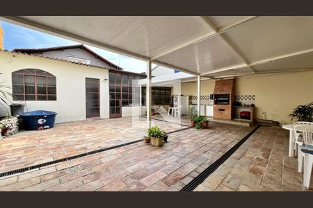 Casa à venda com 258m², 4 quartos e 2 vagas Casa à venda com 258m², 4 quartos e 2 vagasEspaço Gourmet