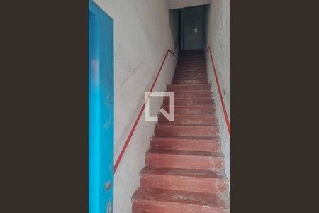 Apartamento para alugar com 45m², 2 quartos e sem vagaEscada