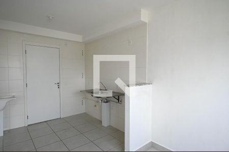 Sala/Cozinha de apartamento à venda com 2 quartos, 32m² em Parque Fongaro, São Paulo