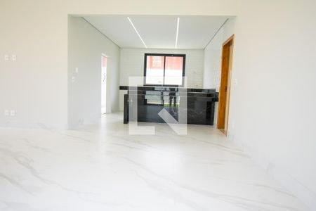 Sala de casa à venda com 4 quartos, 165m² em Lundcéia, Lagoa Santa