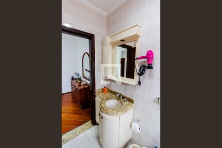 Casa à venda com 260m², 4 quartos e 4 vagas Casa à venda com 260m², 4 quartos e 4 vagasBanheiro