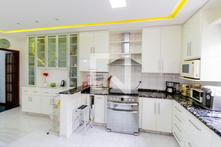 Casa à venda com 260m², 4 quartos e 4 vagas Casa à venda com 260m², 4 quartos e 4 vagasCozinha