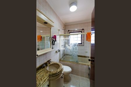 Casa à venda com 260m², 4 quartos e 4 vagas Casa à venda com 260m², 4 quartos e 4 vagasBanheiro