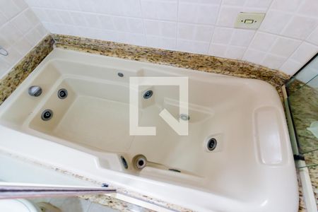 Casa à venda com 260m², 4 quartos e 4 vagas Casa à venda com 260m², 4 quartos e 4 vagasBanheiro