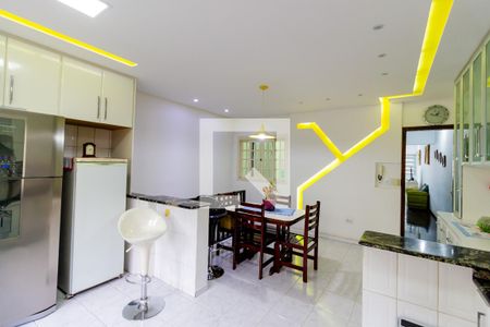 Casa à venda com 260m², 4 quartos e 4 vagas Casa à venda com 260m², 4 quartos e 4 vagasCozinha