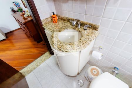 Casa à venda com 260m², 4 quartos e 4 vagas Casa à venda com 260m², 4 quartos e 4 vagasBanheiro