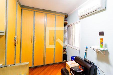 Casa à venda com 260m², 4 quartos e 4 vagas Casa à venda com 260m², 4 quartos e 4 vagasQuarto 2