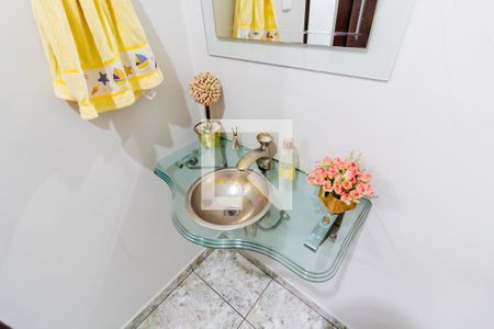 Casa à venda com 260m², 4 quartos e 4 vagas Casa à venda com 260m², 4 quartos e 4 vagasLavabo