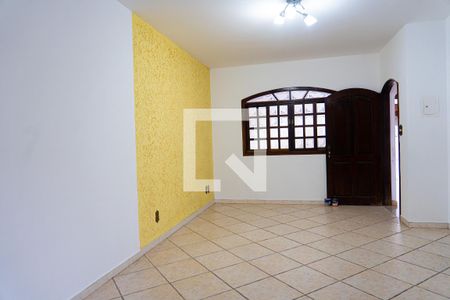 Sala de casa para alugar com 2 quartos, 139m² em Jardim Vila Rica, Santo André
