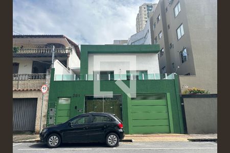 Casa à venda com 290m², 4 quartos e 2 vagasFachada