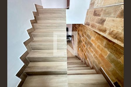 Casa à venda com 290m², 4 quartos e 2 vagasEscada