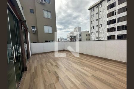 Casa à venda com 290m², 4 quartos e 2 vagasVaranda