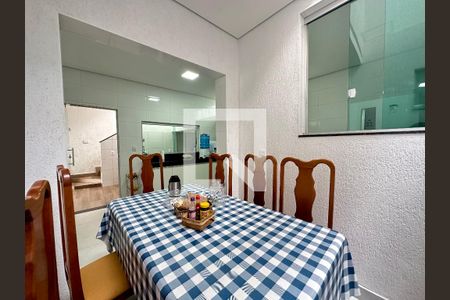 Casa à venda com 290m², 4 quartos e 2 vagasSala de jantar