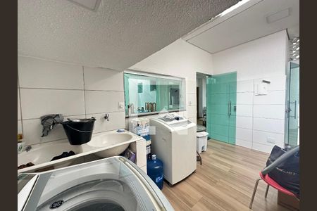 Casa à venda com 290m², 4 quartos e 2 vagasÁrea de Serviço