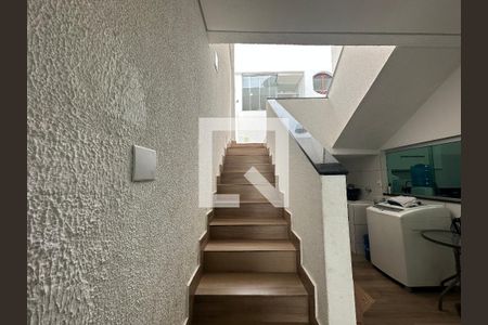 Casa à venda com 290m², 4 quartos e 2 vagasEscada