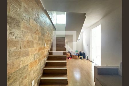 Casa à venda com 290m², 4 quartos e 2 vagasSala 2