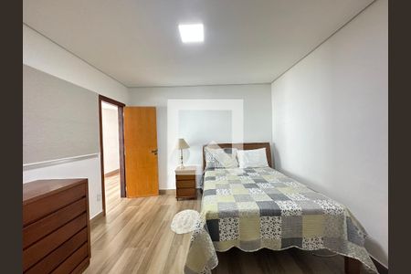 Casa à venda com 290m², 4 quartos e 2 vagasQuarto 5