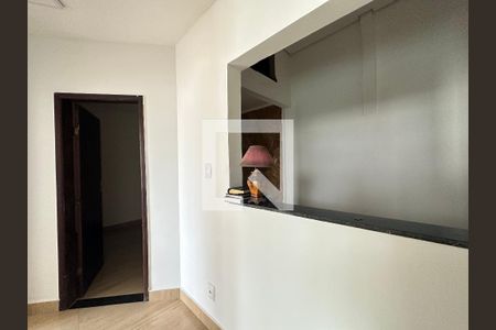 Casa à venda com 290m², 4 quartos e 2 vagasCorredor