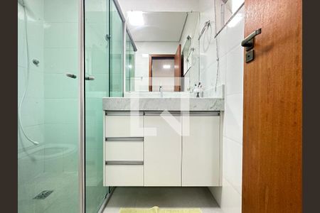 Casa à venda com 290m², 4 quartos e 2 vagasBanheiro 3