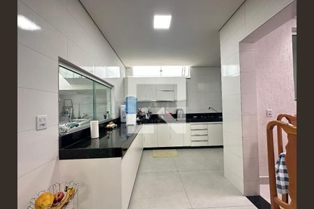 Casa à venda com 290m², 4 quartos e 2 vagasCozinha