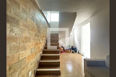 Casa à venda com 290m², 4 quartos e 2 vagasSala 2