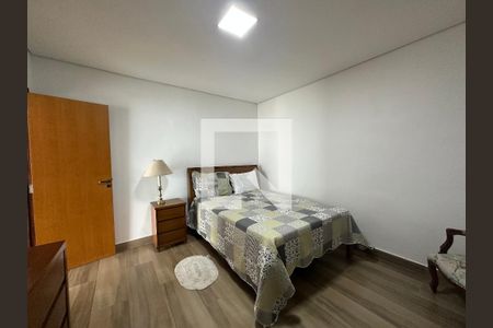 Casa à venda com 290m², 4 quartos e 2 vagasQuarto 5
