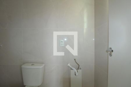 Banheiro suíte de apartamento à venda com 2 quartos, 66m² em Humaitá, Porto Alegre