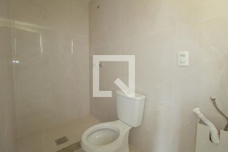 Banheiro suíte de apartamento para alugar com 2 quartos, 66m² em Humaitá, Porto Alegre