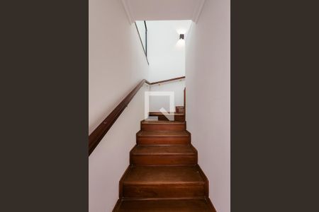 Casa à venda com 220m², 3 quartos e 3 vagasEscada