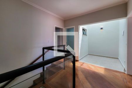 Casa à venda com 220m², 3 quartos e 3 vagasEscada