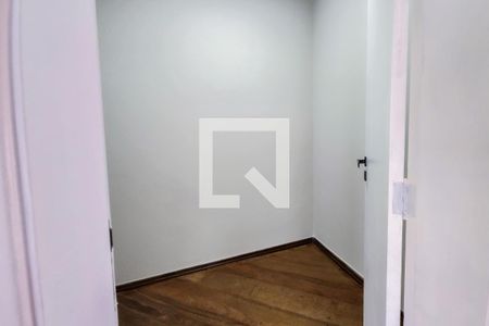 Casa à venda com 220m², 3 quartos e 3 vagasSuíte