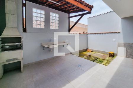 Casa à venda com 220m², 3 quartos e 3 vagasQuintal