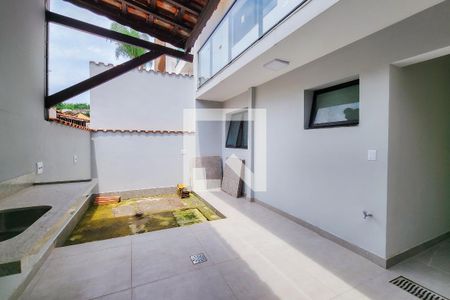 Casa à venda com 220m², 3 quartos e 3 vagasQuintal