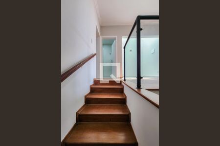 Casa à venda com 220m², 3 quartos e 3 vagasEscada