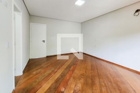 Casa à venda com 220m², 3 quartos e 3 vagasSuíte
