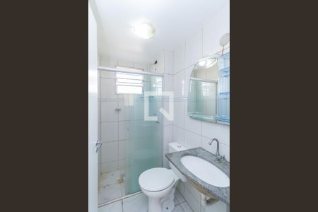 Banheiro de apartamento à venda com 2 quartos, 50m² em Jardim Guanabara, Belo Horizonte