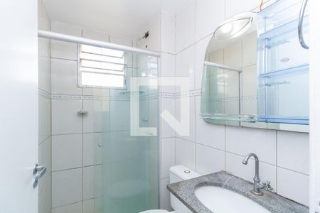 Banheiro de apartamento à venda com 2 quartos, 50m² em Jardim Guanabara, Belo Horizonte