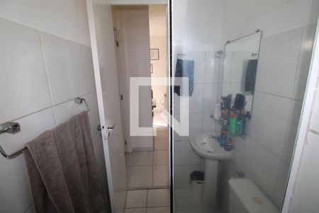 Banheiro de apartamento à venda com 2 quartos, 50m² em Cordovil, Rio de Janeiro