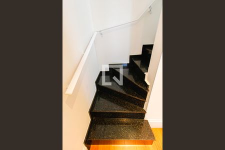 Apartamento à venda com 90m², 2 quartos e 1 vagaEscadas