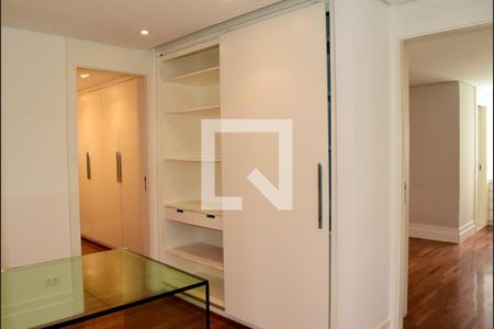 Home Office de apartamento à venda com 3 quartos, 180m² em Cerqueira César, São Paulo