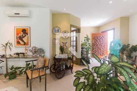 Sala/Sala de Jantar de casa para alugar com 3 quartos, 300m² em Alto Ipiranga, Mogi das Cruzes