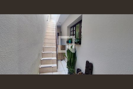 Casa à venda com 275m², 4 quartos e 2 vagasEscada