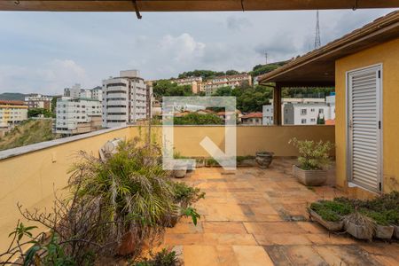 Apartamento à venda com 250m², 4 quartos e 1 vaga Apartamento à venda com 250m², 4 quartos e 1 vagaCobertura