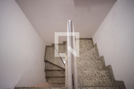 Escada de casa à venda com 3 quartos, 90m² em Dona Clara, Belo Horizonte