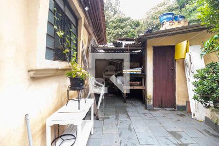 Casa à venda com 130m², 2 quartos e 1 vaga Casa à venda com 130m², 2 quartos e 1 vagaQuintal