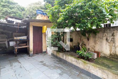 Casa à venda com 130m², 2 quartos e 1 vaga Casa à venda com 130m², 2 quartos e 1 vagaQuintal