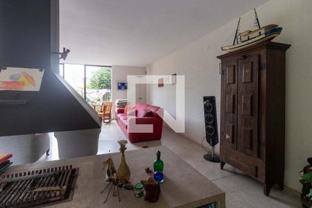 Sala de casa para alugar com 4 quartos, 400m² em Vila Pirajussara, São Paulo