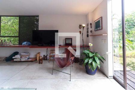 Sala de casa para alugar com 4 quartos, 400m² em Vila Pirajussara, São Paulo